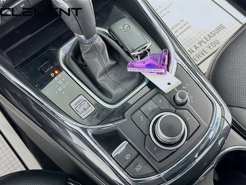 Mazda CX-9 Vehicle Full-screen Gallery Image 23
