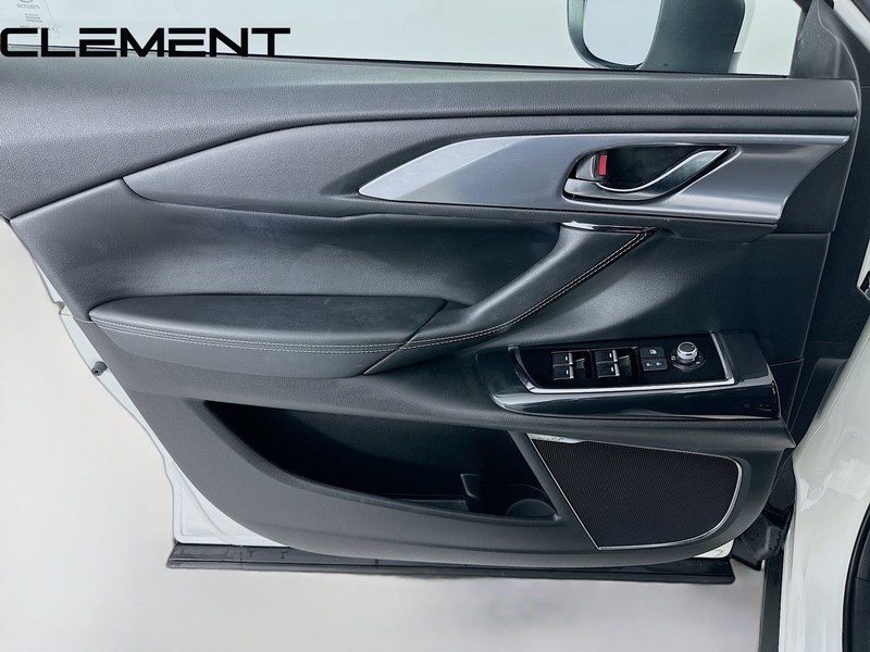 Mazda CX-9 Vehicle Full-screen Gallery Image 28