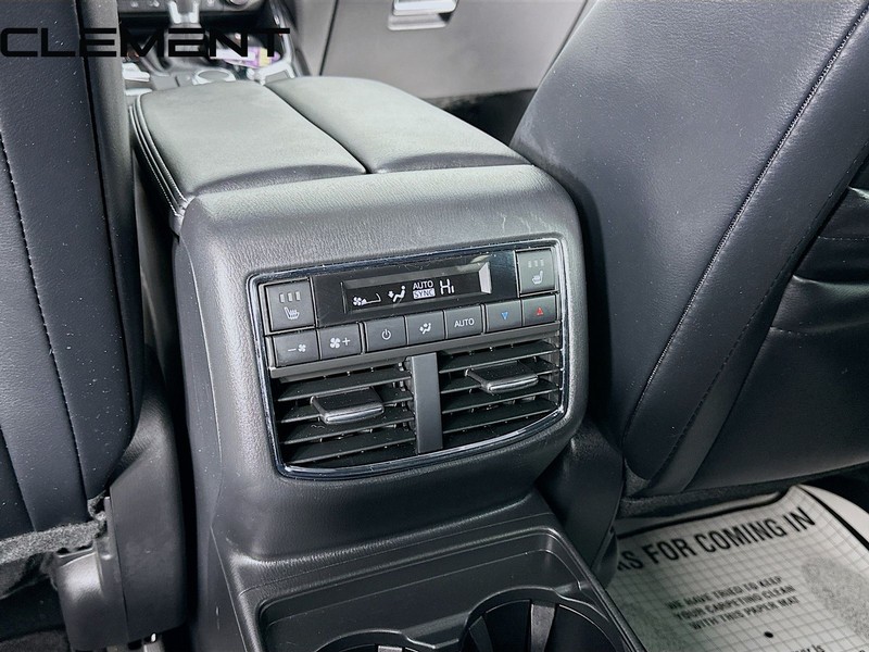 Mazda CX-9 Vehicle Full-screen Gallery Image 35