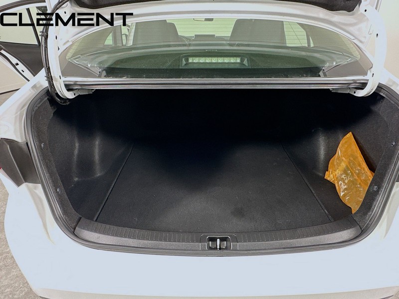 Toyota Corolla Vehicle Image 11