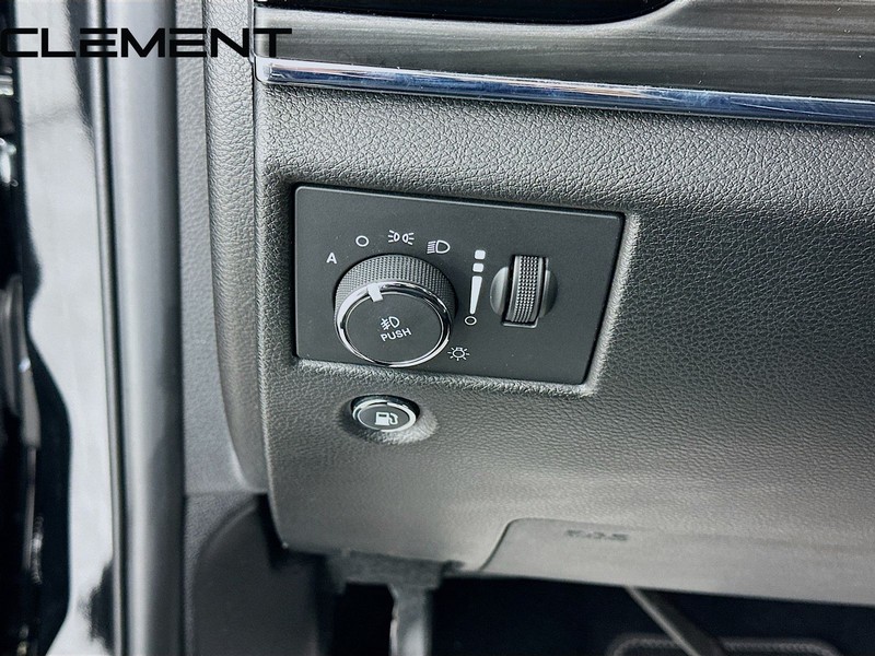 Jeep Grand Cherokee Vehicle Image 13