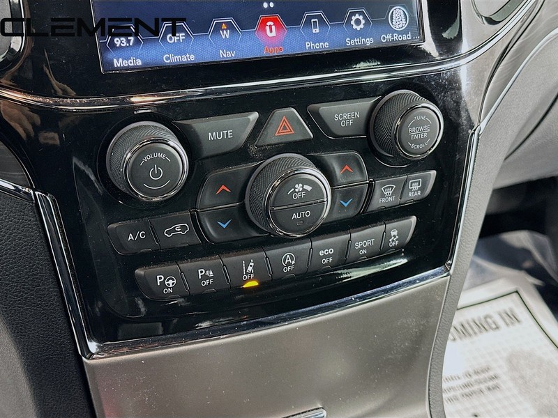 Jeep Grand Cherokee Vehicle Image 22