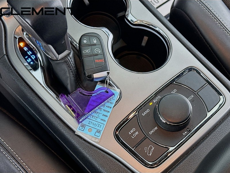 Jeep Grand Cherokee Vehicle Image 24