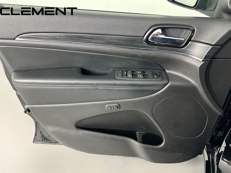 Jeep Grand Cherokee Vehicle Image 28