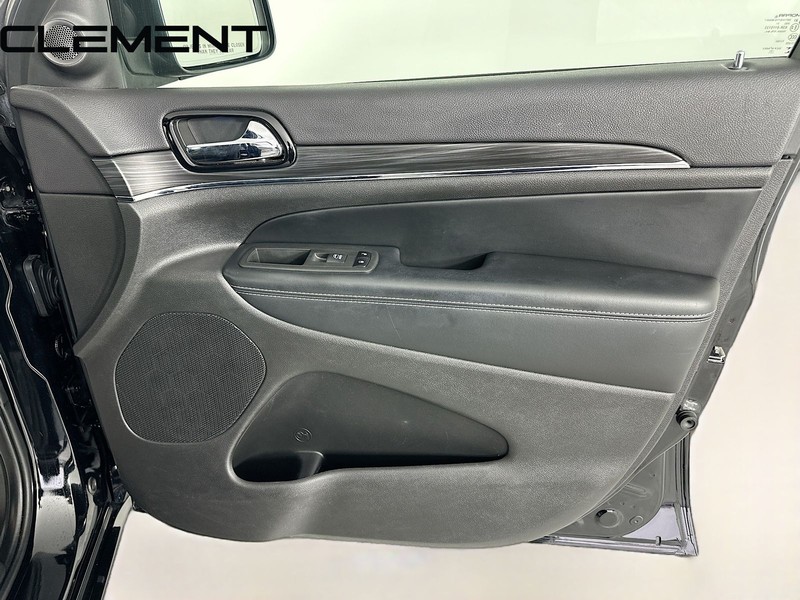 Jeep Grand Cherokee Vehicle Image 36