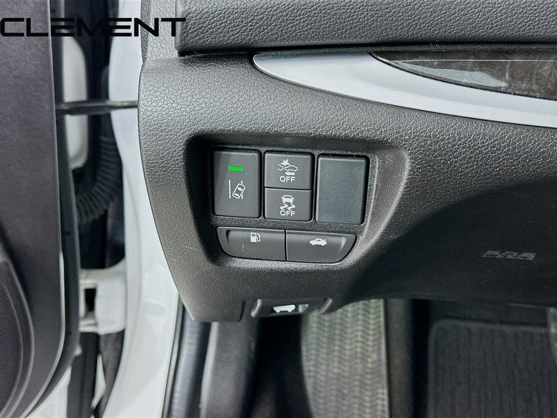Acura TLX Vehicle Full-screen Gallery Image 13