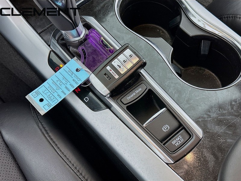 Acura TLX Vehicle Full-screen Gallery Image 23