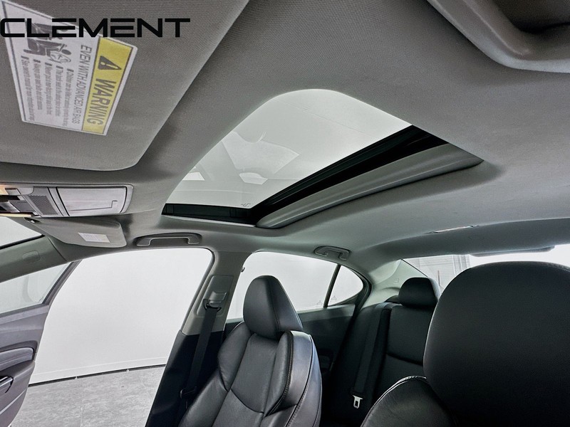 Acura TLX Vehicle Full-screen Gallery Image 24