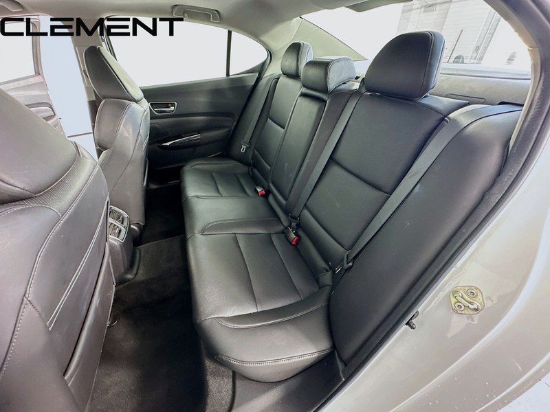 Acura TLX Vehicle Full-screen Gallery Image 32