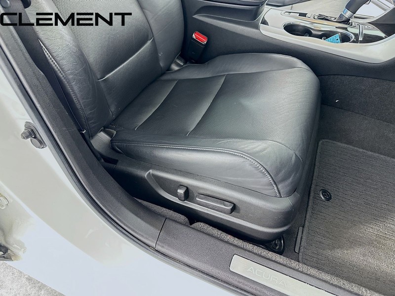 Acura TLX Vehicle Full-screen Gallery Image 33