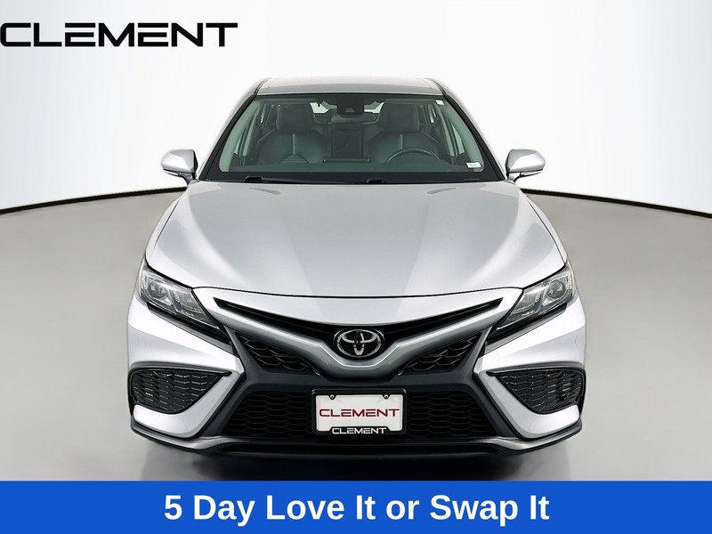 Toyota Camry Vehicle Full-screen Gallery Image 2