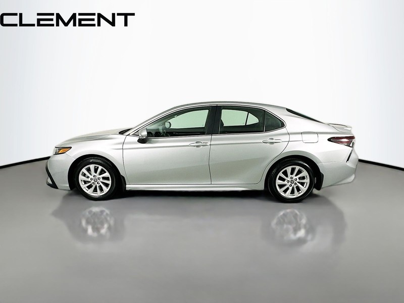 Toyota Camry Vehicle Full-screen Gallery Image 4