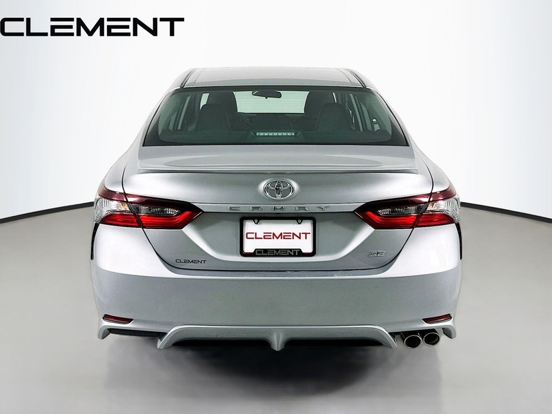 Toyota Camry Vehicle Full-screen Gallery Image 7