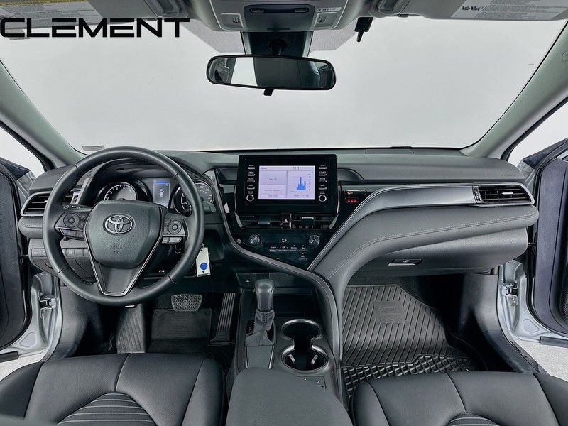 Toyota Camry Vehicle Full-screen Gallery Image 11