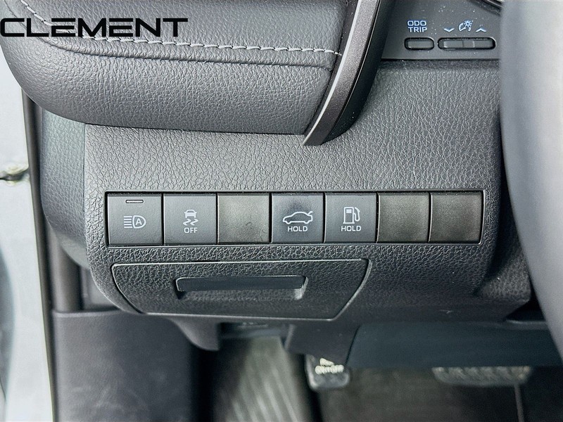 Toyota Camry Vehicle Full-screen Gallery Image 12