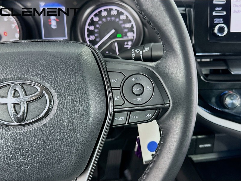 Toyota Camry Vehicle Full-screen Gallery Image 16