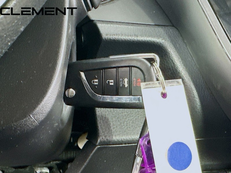 Toyota Camry Vehicle Full-screen Gallery Image 22