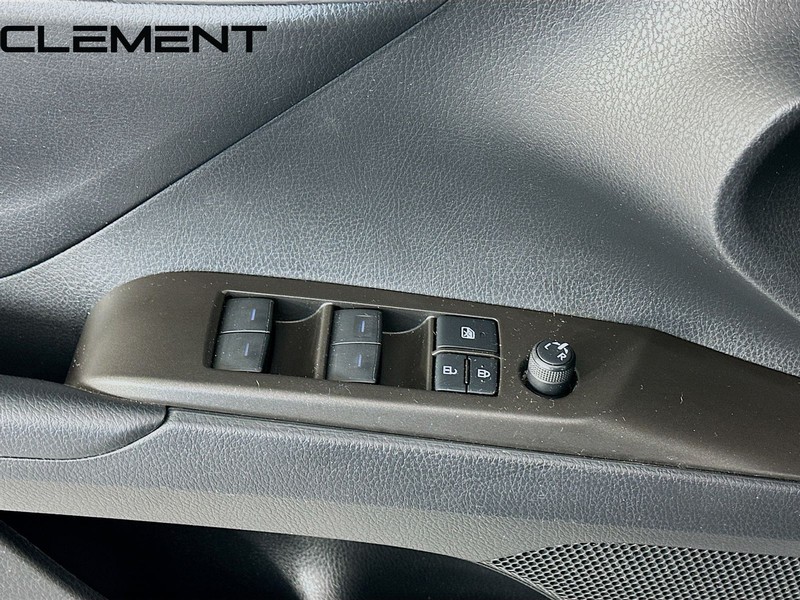 Toyota Camry Vehicle Full-screen Gallery Image 23