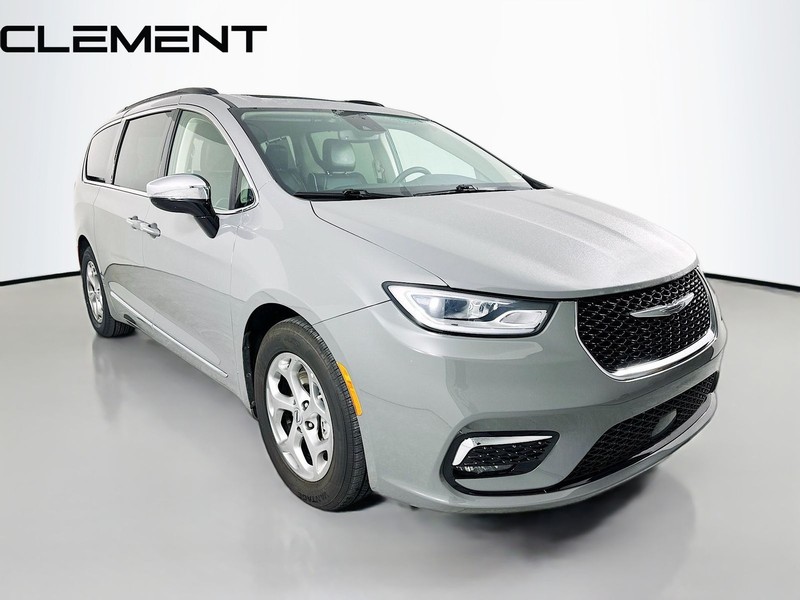 Chrysler Pacifica Vehicle Image 05