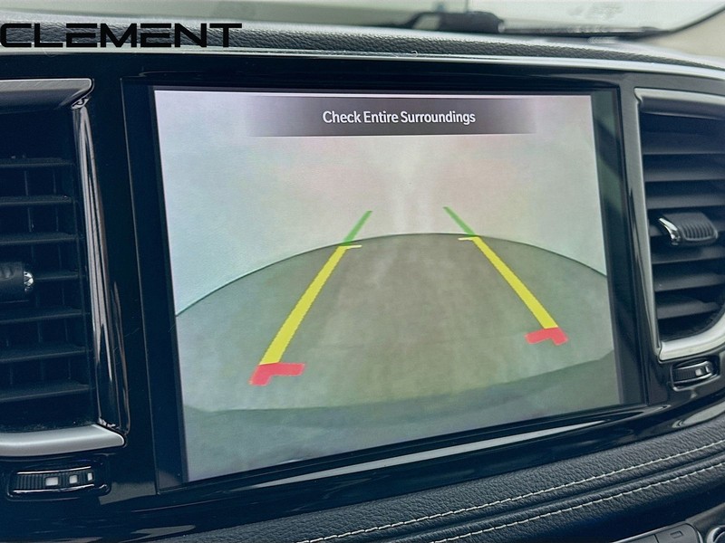 Chrysler Pacifica Vehicle Image 20