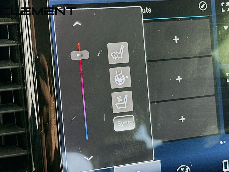 Chrysler Pacifica Vehicle Image 23