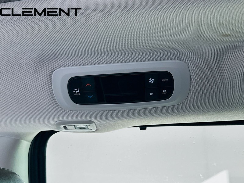 Chrysler Pacifica Vehicle Image 34