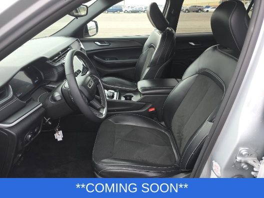 Jeep Grand Cherokee L Vehicle Image 03