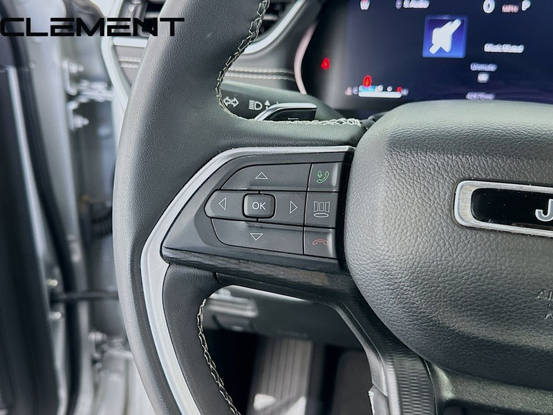 Jeep Grand Cherokee L Vehicle Full-screen Gallery Image 14