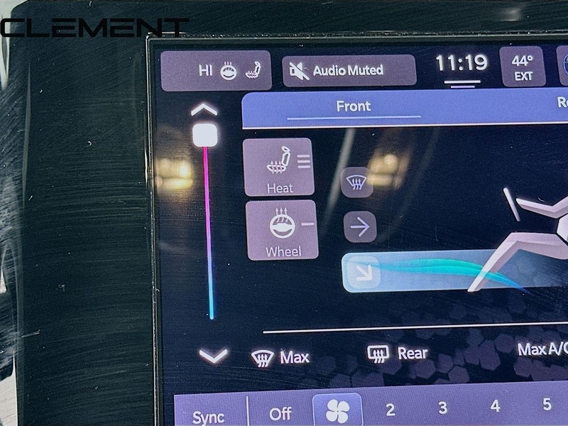 Jeep Grand Cherokee L Vehicle Full-screen Gallery Image 22