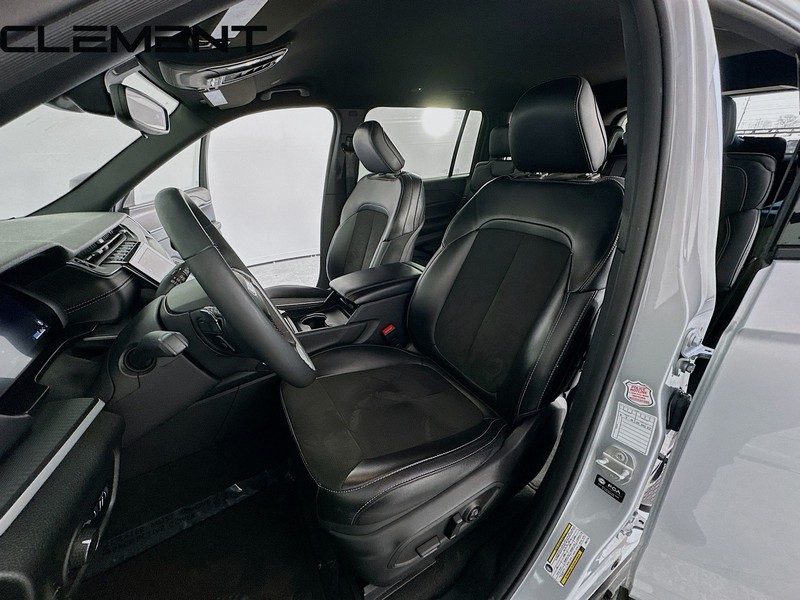 Jeep Grand Cherokee L Vehicle Full-screen Gallery Image 28