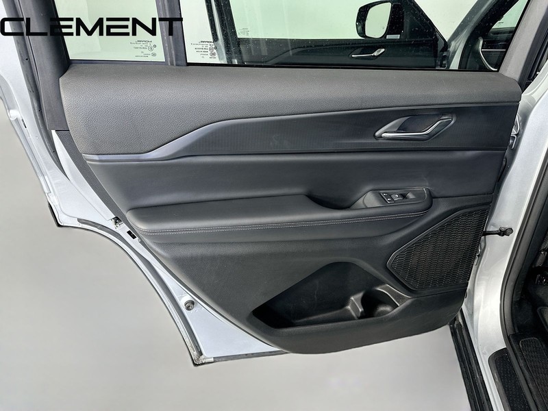 Jeep Grand Cherokee L Vehicle Full-screen Gallery Image 29