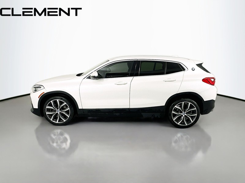 BMW X2 Vehicle Full-screen Gallery Image 6