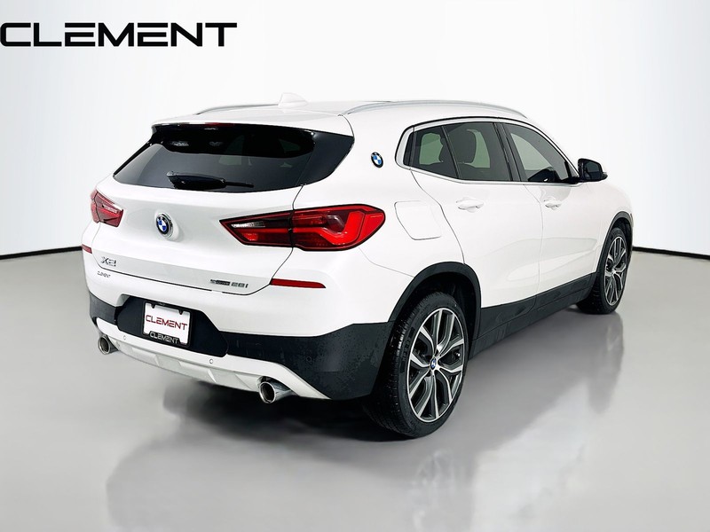 BMW X2 Vehicle Full-screen Gallery Image 7