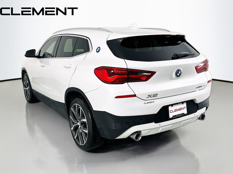 BMW X2 Vehicle Full-screen Gallery Image 10