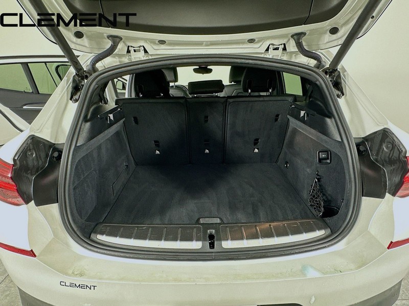 BMW X2 Vehicle Full-screen Gallery Image 11