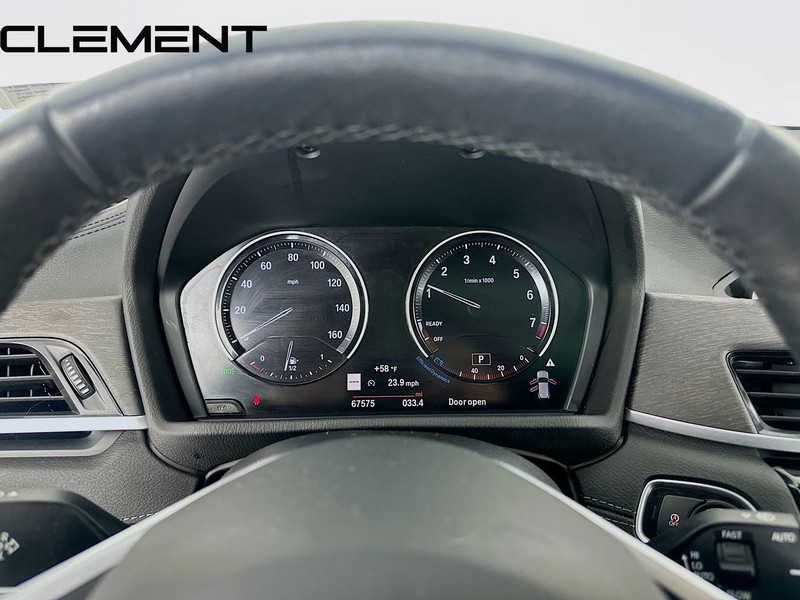 BMW X2 Vehicle Full-screen Gallery Image 18