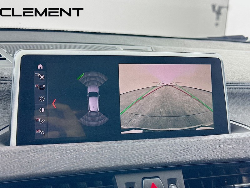 BMW X2 Vehicle Full-screen Gallery Image 20