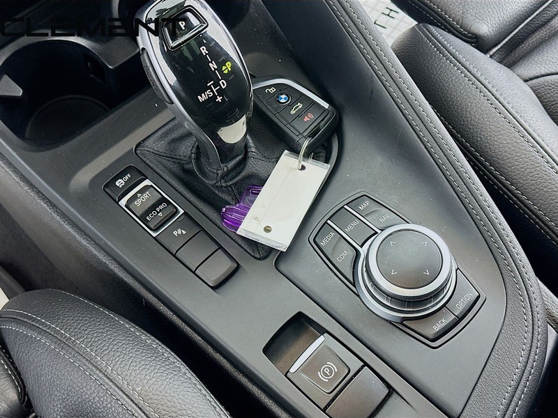 BMW X2 Vehicle Full-screen Gallery Image 24