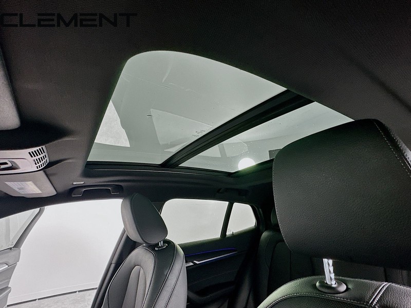 BMW X2 Vehicle Full-screen Gallery Image 25