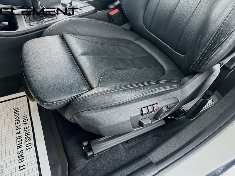 BMW X2 Vehicle Full-screen Gallery Image 29