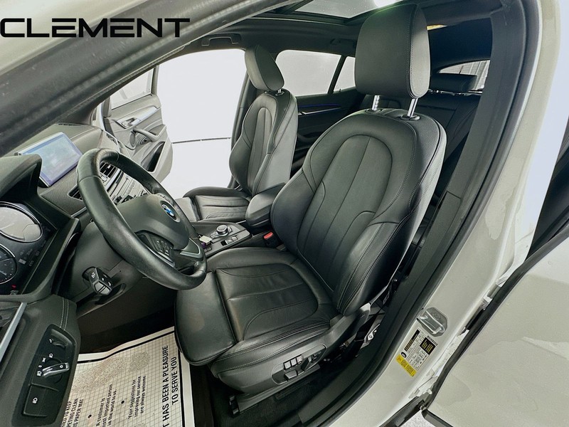 BMW X2 Vehicle Full-screen Gallery Image 30