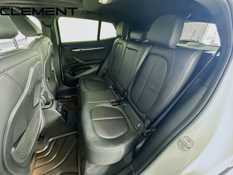 BMW X2 Vehicle Full-screen Gallery Image 33