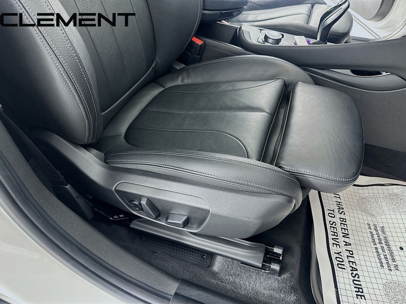 BMW X2 Vehicle Full-screen Gallery Image 34