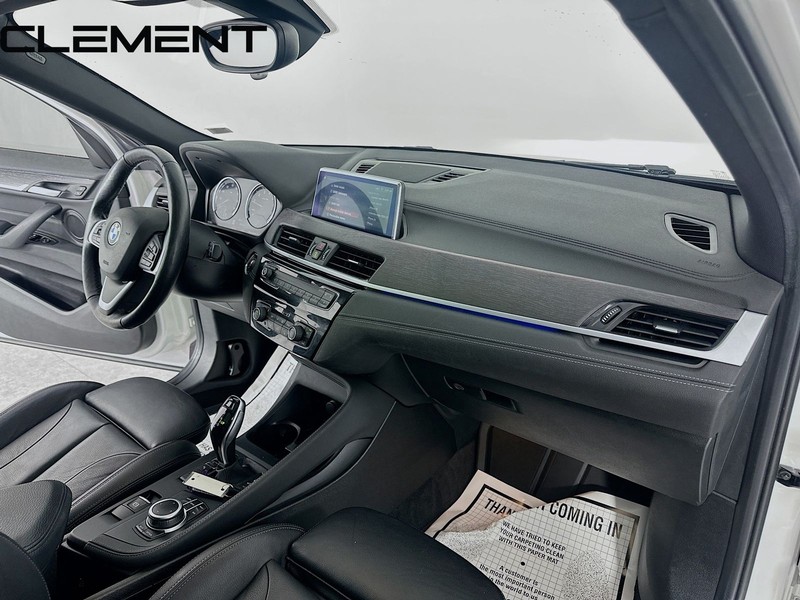 BMW X2 Vehicle Full-screen Gallery Image 35