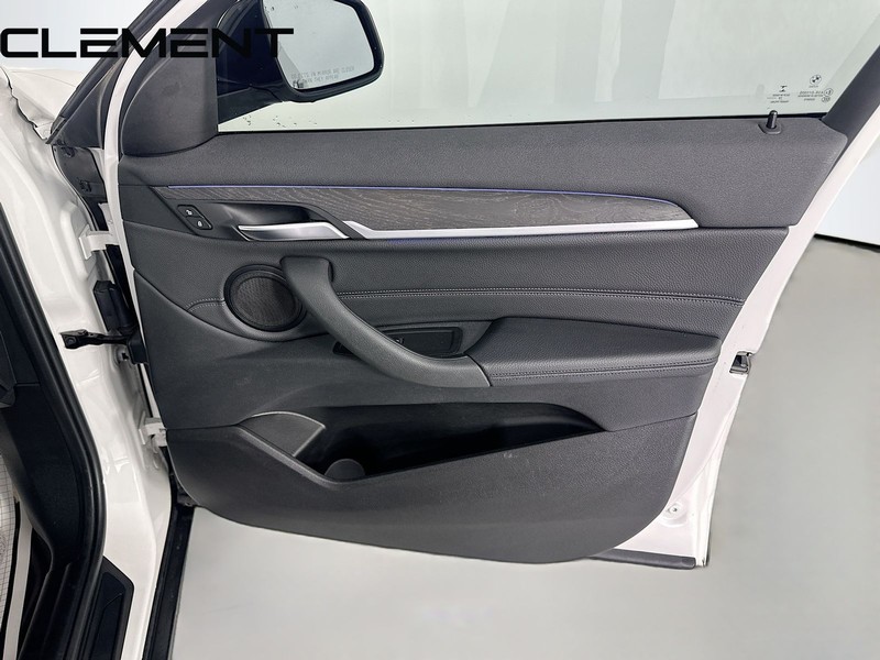 BMW X2 Vehicle Full-screen Gallery Image 36