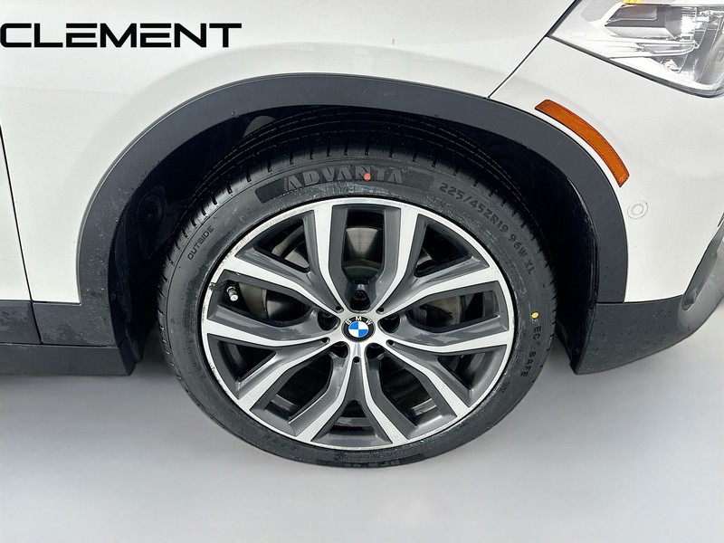 BMW X2 Vehicle Full-screen Gallery Image 37