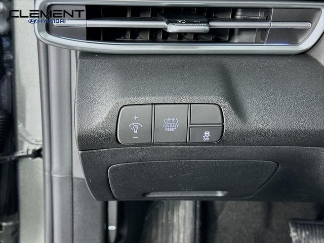 Hyundai Elantra Hybrid Vehicle Image 12