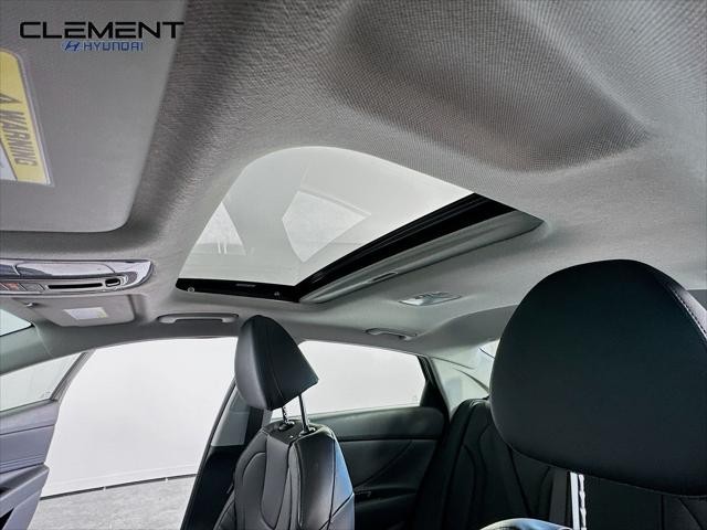 Hyundai Elantra Hybrid Vehicle Image 22