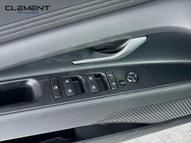 Hyundai Elantra Hybrid Vehicle Image 24