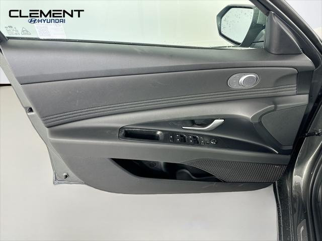 Hyundai Elantra Hybrid Vehicle Image 25